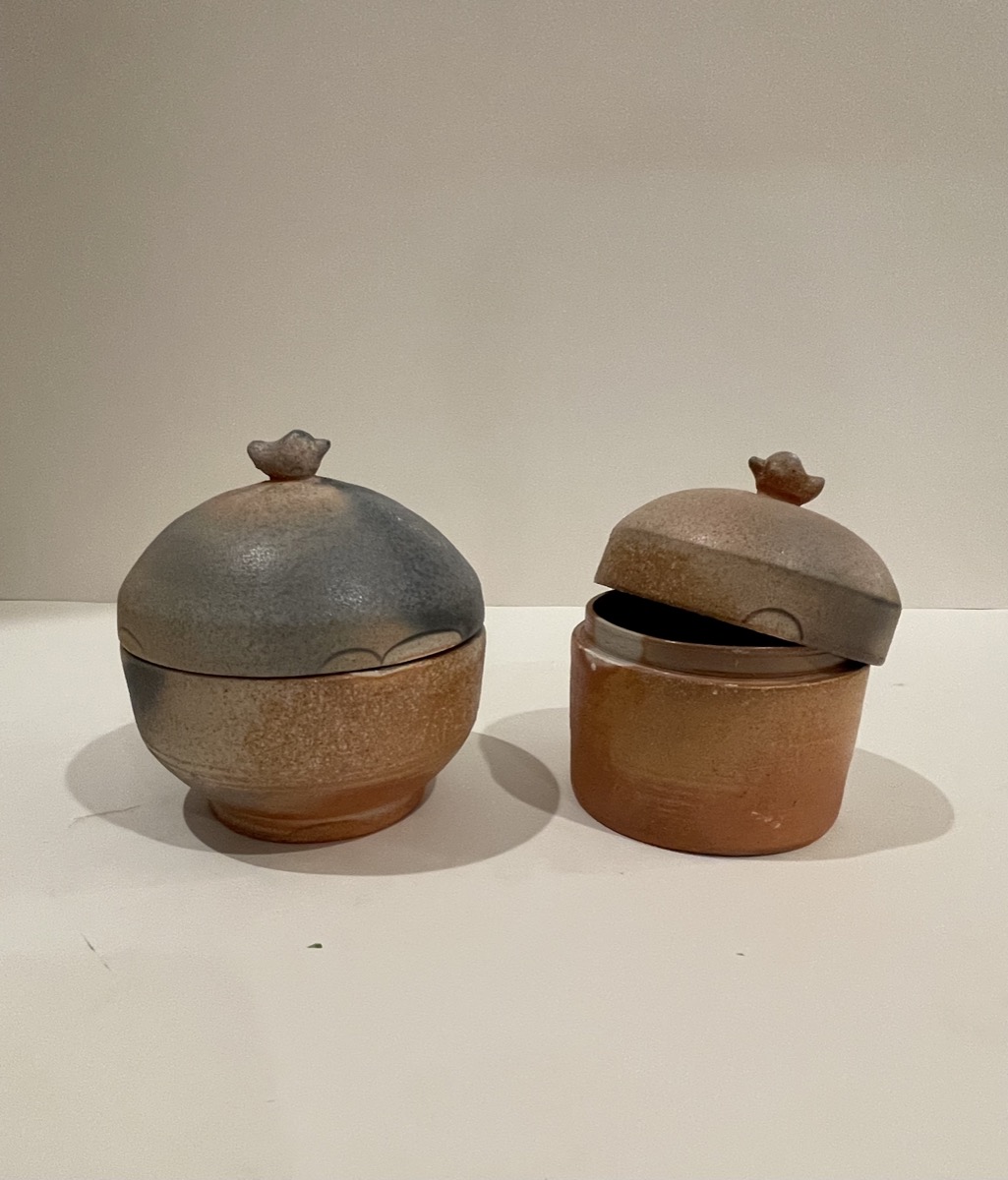 Yise Pottery at work